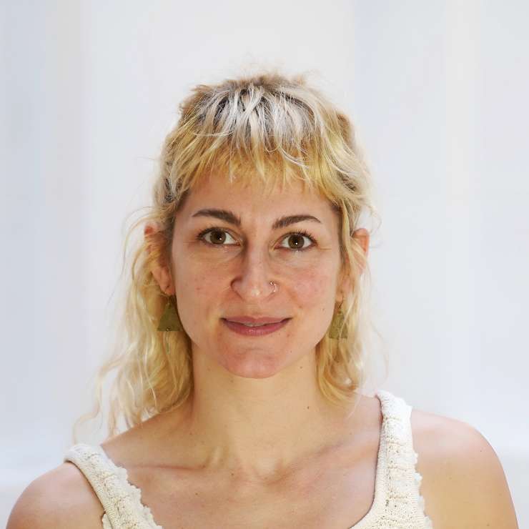 Portrait vor weißem Hintergrund