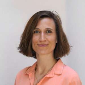 Portrait vor weißem Hintergrund